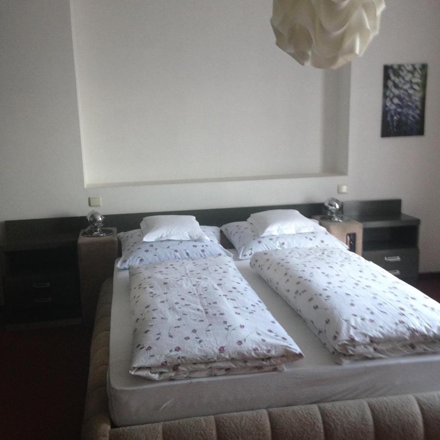 Pension Zeder Andrian Exterior photo
